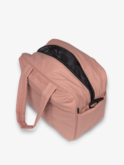 Luka weekender bag in pink; DSM1901-PEONY