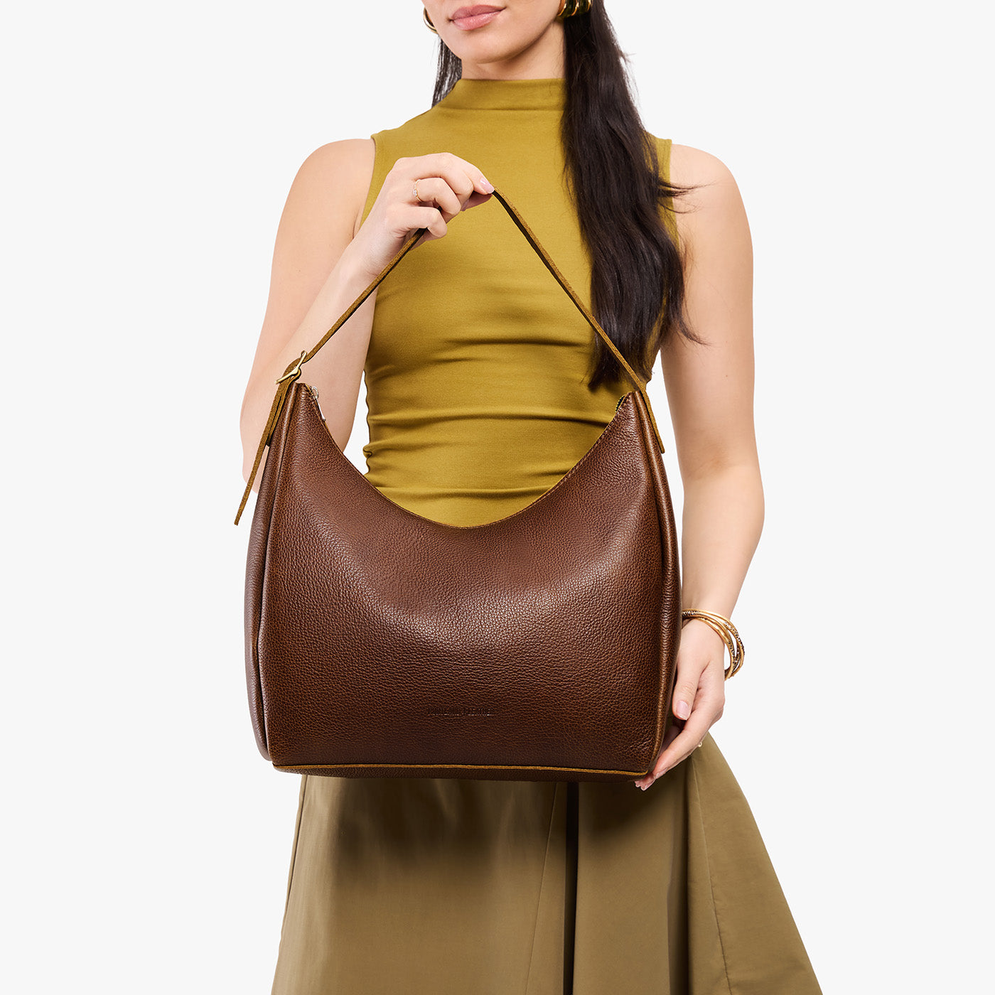 Asheville*Large | U-shaped, flat-bottomed leather shoulder bag with adjustable strap