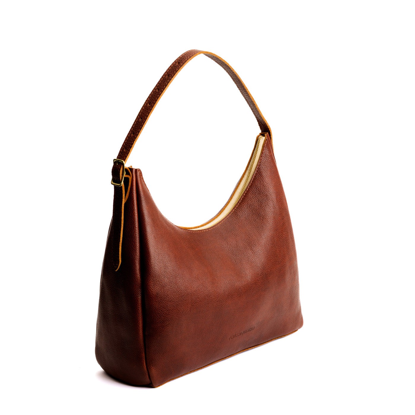 Nutmeg*Large | U-shaped, flat-bottomed leather shoulder bag with adjustable strap