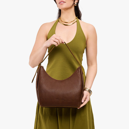 Asheville*Medium | U-shaped, flat-bottomed leather shoulder bag with adjustable strap