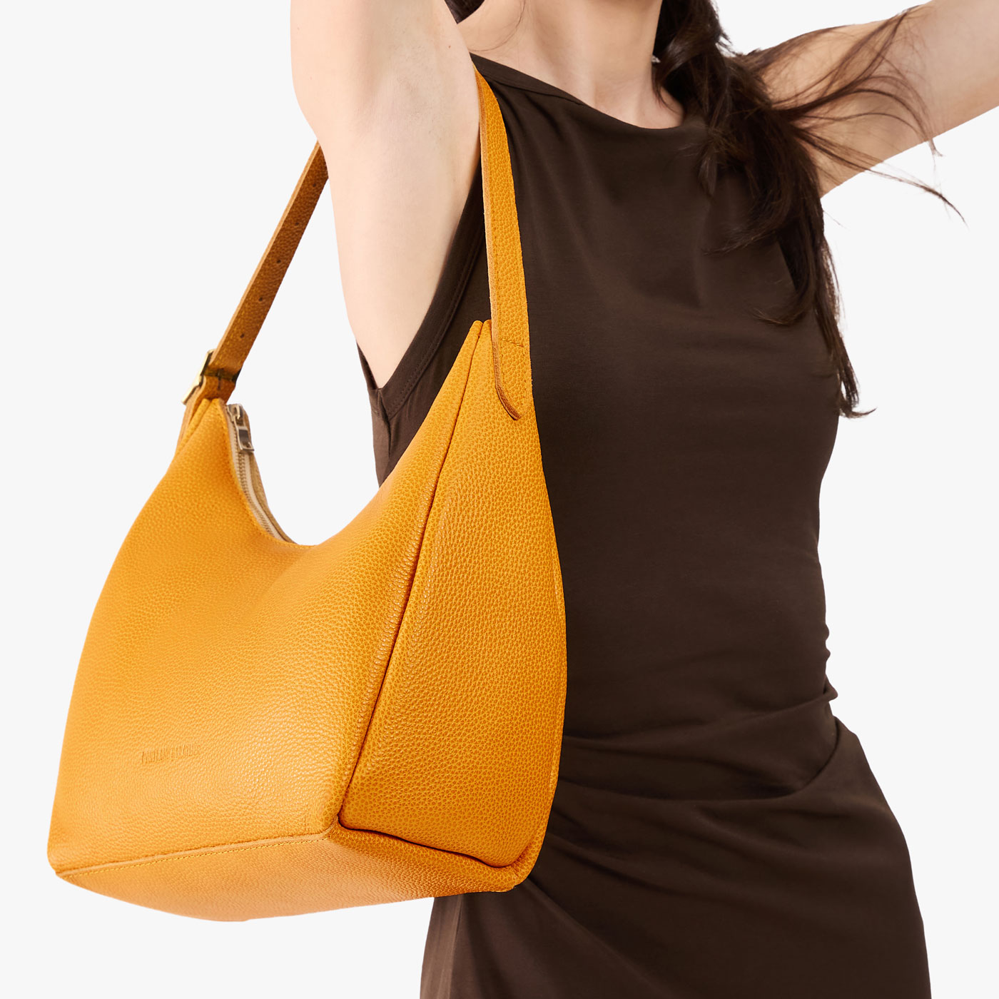 Sunshine*Medium | U-shaped, flat-bottomed leather shoulder bag with adjustable strap