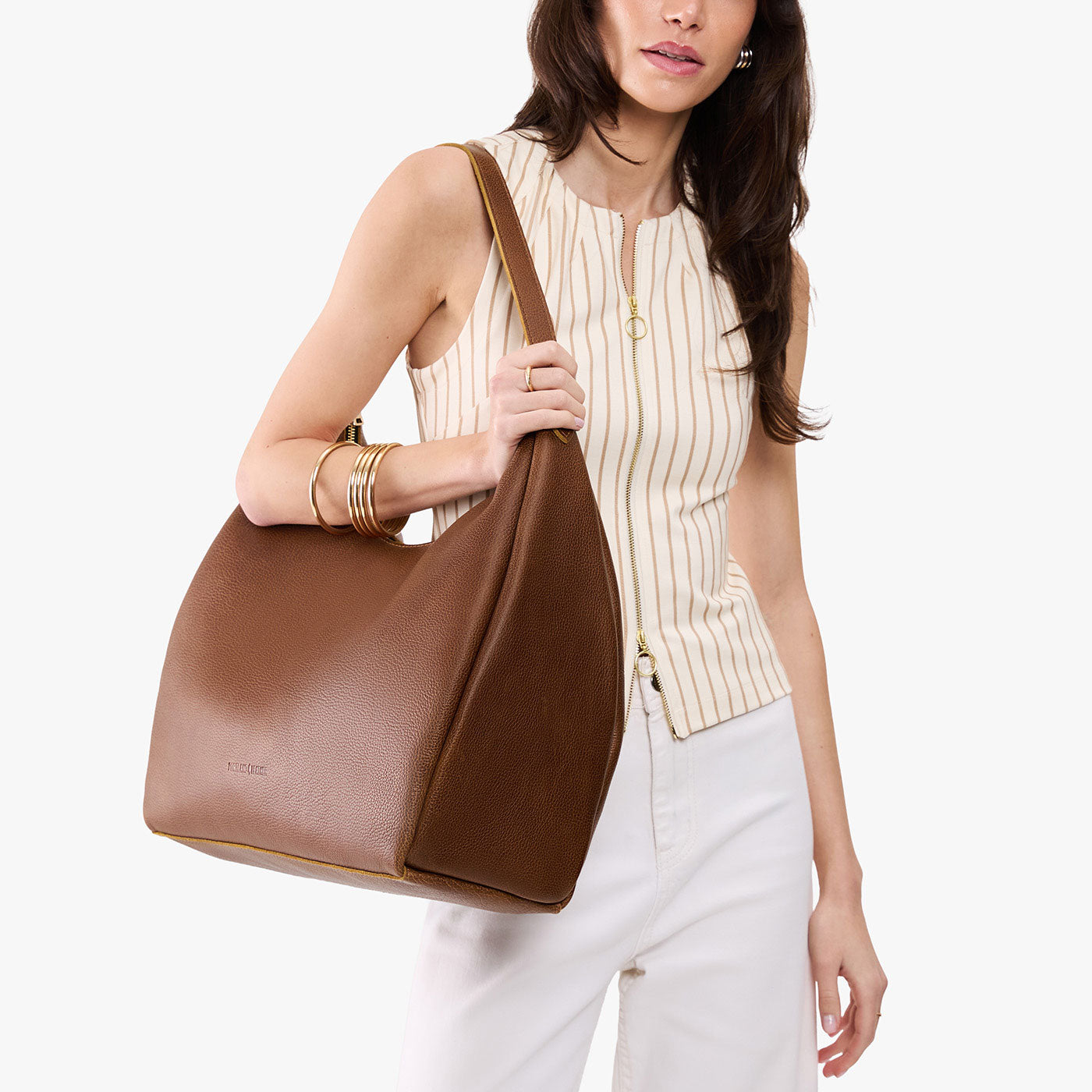 Asheville*Oversized | U-shaped, flat-bottomed leather shoulder bag with adjustable strap