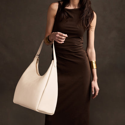 Pebbled Bone*Oversized | U-shaped, flat-bottomed leather shoulder bag with adjustable strap