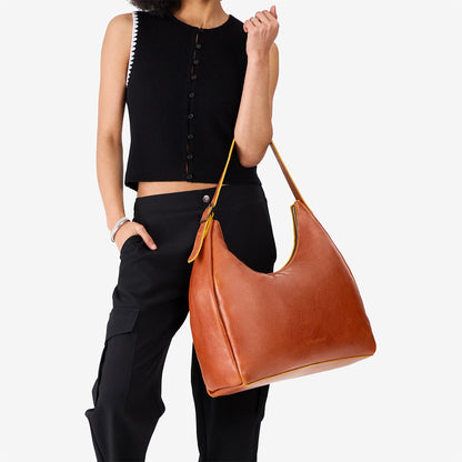 Sienna*Oversized | U-shaped, flat-bottomed leather shoulder bag with adjustable strap